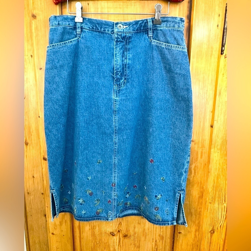 French Cuff Vintage Denim Skirt w/Embroidered Flowers 100% Cotton Size 14